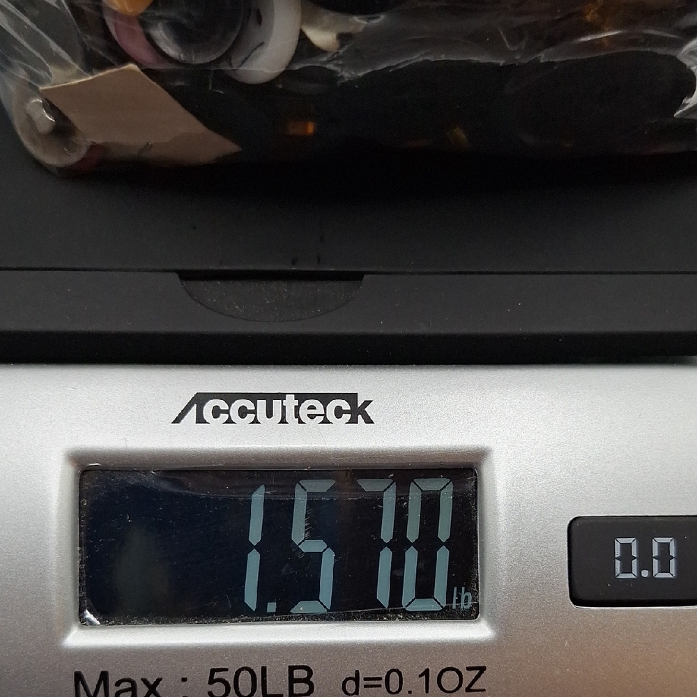 Assorted Button Collection - Picture 6 of 9